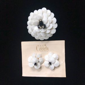 Vintage white plastic floral brooch pin & earrings